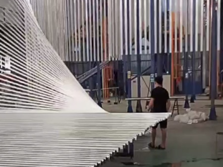 鋁合金踢腳線車間視頻